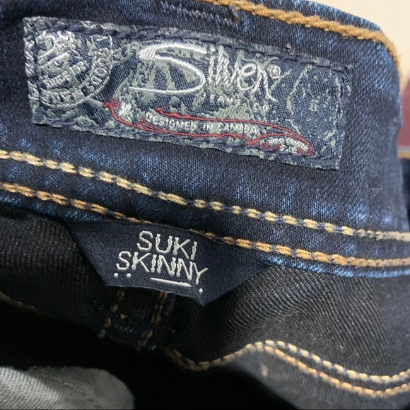 [SOLD] Silver Jeans co Suki Skinny Mid Rise Dark Wash Jeans - Picture 4 of 6